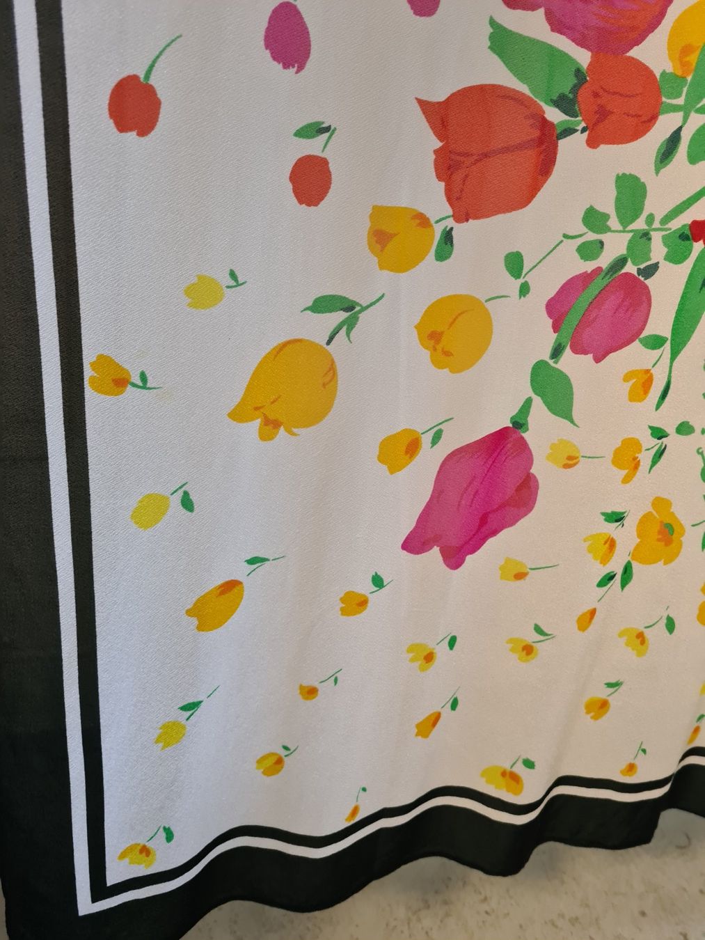 Teli da bagno: Foulard Triumph bunt – Nuovo (secondo la descrizione) da St. Gallen venduto da limonaden 4
