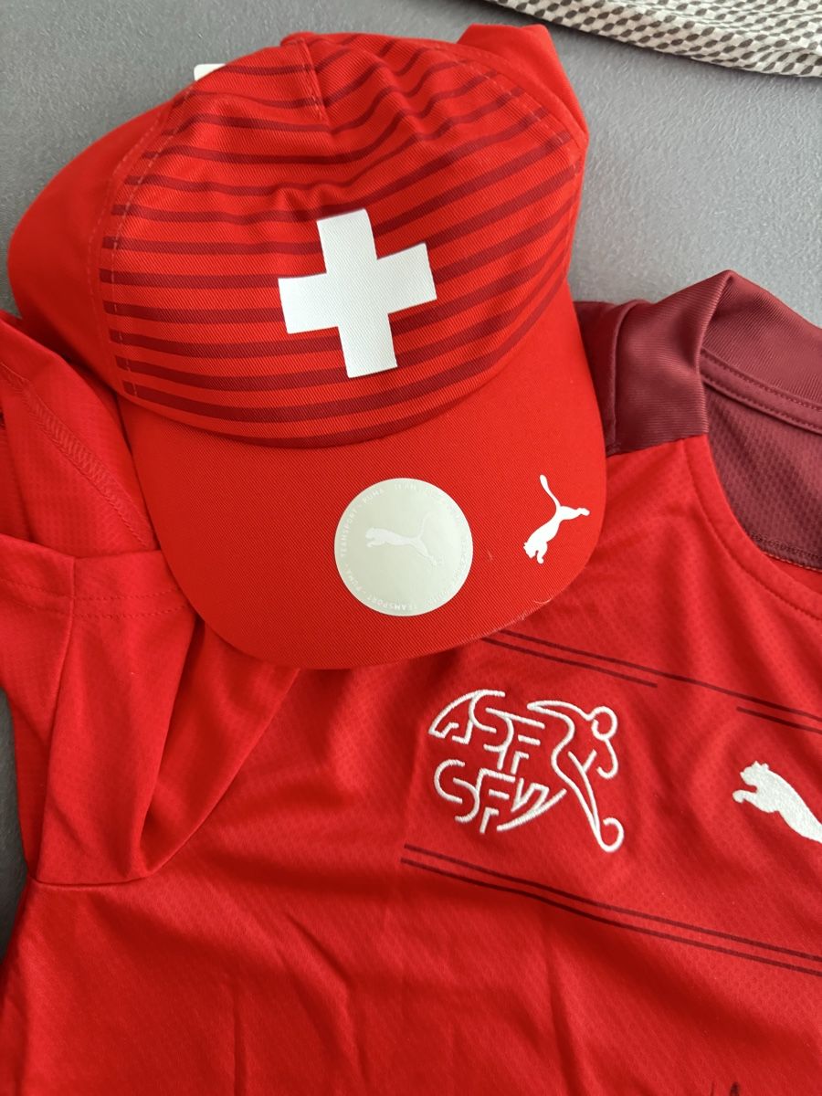 Puma Leibchen & Hosen: Trikots Schweiz Nationalmannschaft  – Neu und originalverpackt aus Turgi von Wmile