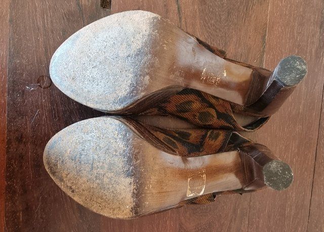 Stuart Weitzman Scarpe da donna: STUART WEITZMAN High Heels Plateau Gr 8 / 38.5 – Usato da Basel venduto da Mamaree 7