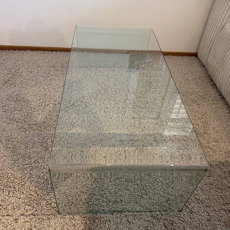 Tavoli: edler Glas Couchtisch gebogen – Usato da Elgg venduto da Bridgetstones
