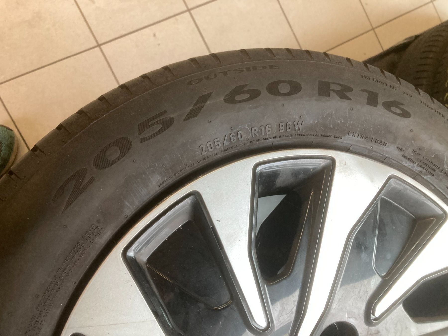 Ford Pneus & Kompletträder: Ford Focus Sommerräder 205/60R16  Pirelli – Gebraucht aus Cham von WB2223 4