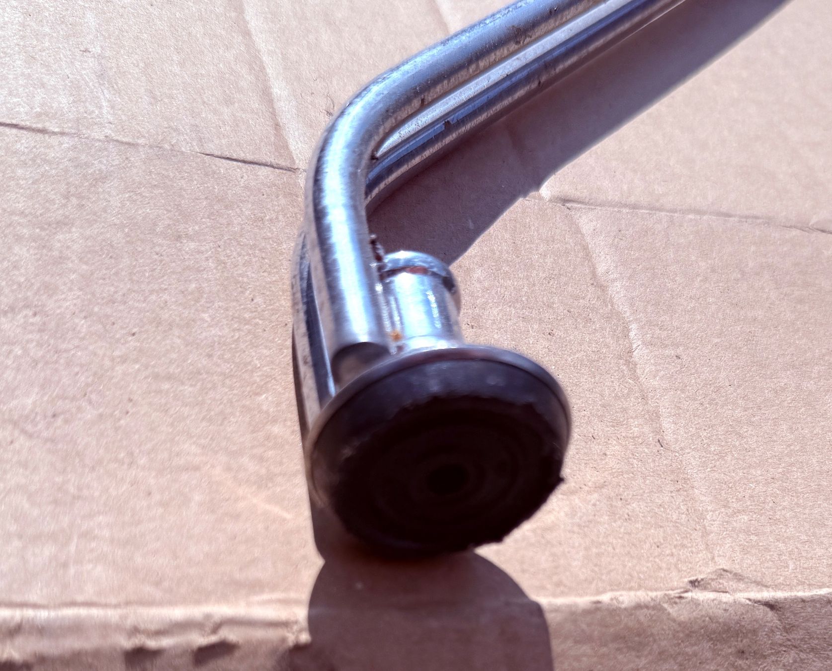 Interio Scaffali: 5 étagères en verre dépoli avec support chromé – Usato da Veyrier venduto da Szurkemaci 4