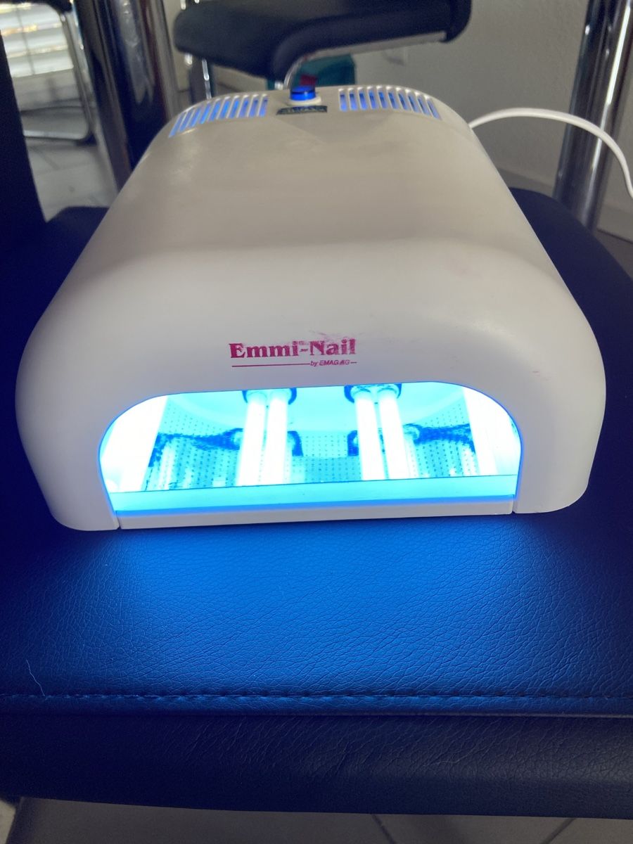 Unghie finte: Emmi Nail classic UV Lichthärtegerät – Usato da Oftringen venduto da andrax