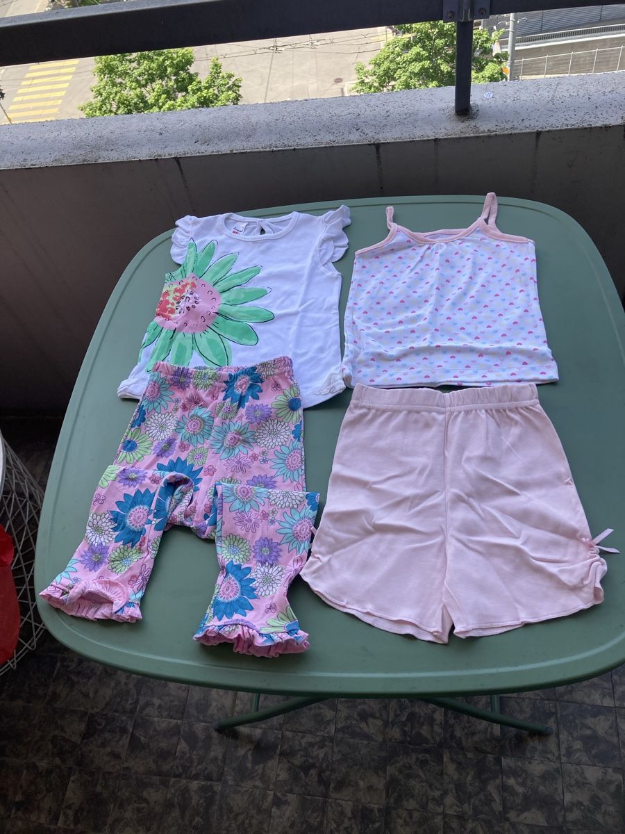 Lotti & Set di vestiti: Babykleider – Nuovo e nell'imballaggio originale da Bern venduto da tar_hm7j