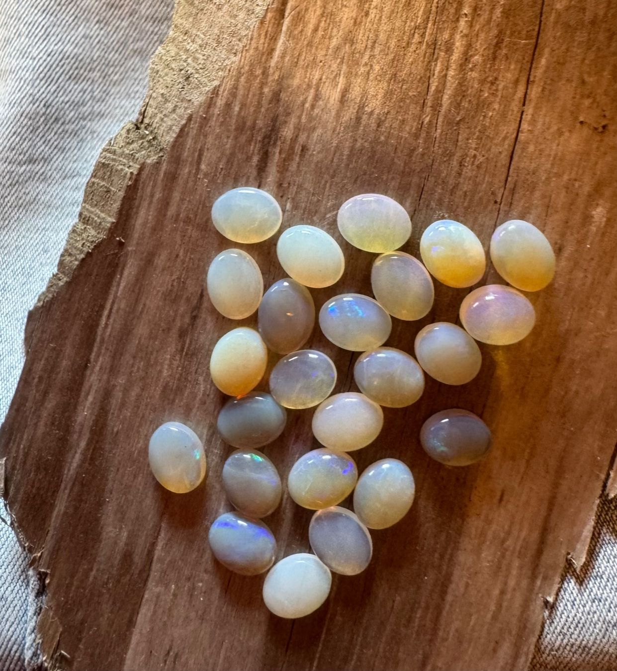Fossilien: 24 Stk  Cabochons Opal  echt!!  oval    7x9mm  solid – Neu und originalverpackt aus Leuggern von gemshow 4