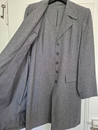 Elegantes Set: Graues Kleid & passender Mantel (Gr. 36)
