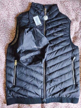 AX Armani Exchange Daunenweste Schwarz Grösse M mit Etikett