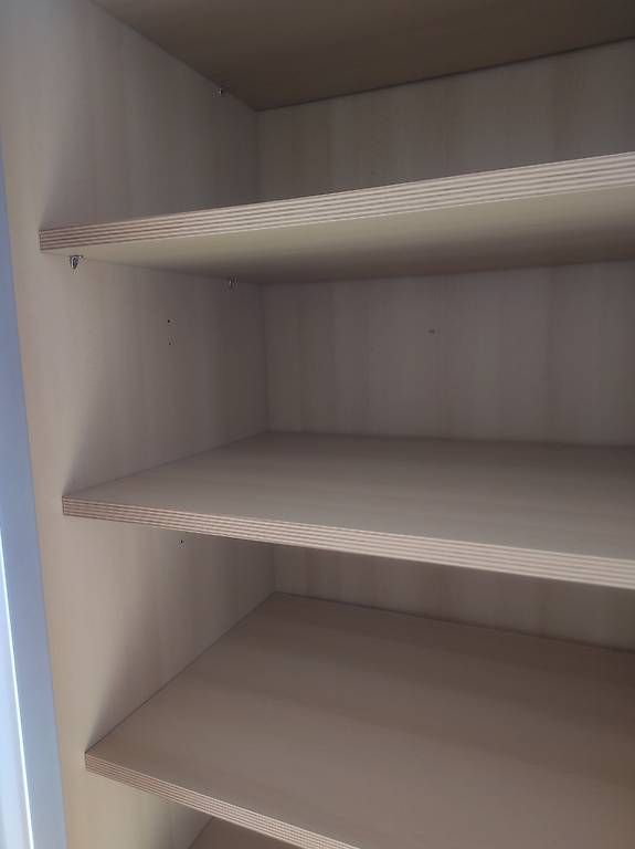 Armoires: Grosser Kleiderschrank mit Schiebetüren (Möbel Egger) – D'occasion à Luzern par Griphus1 4