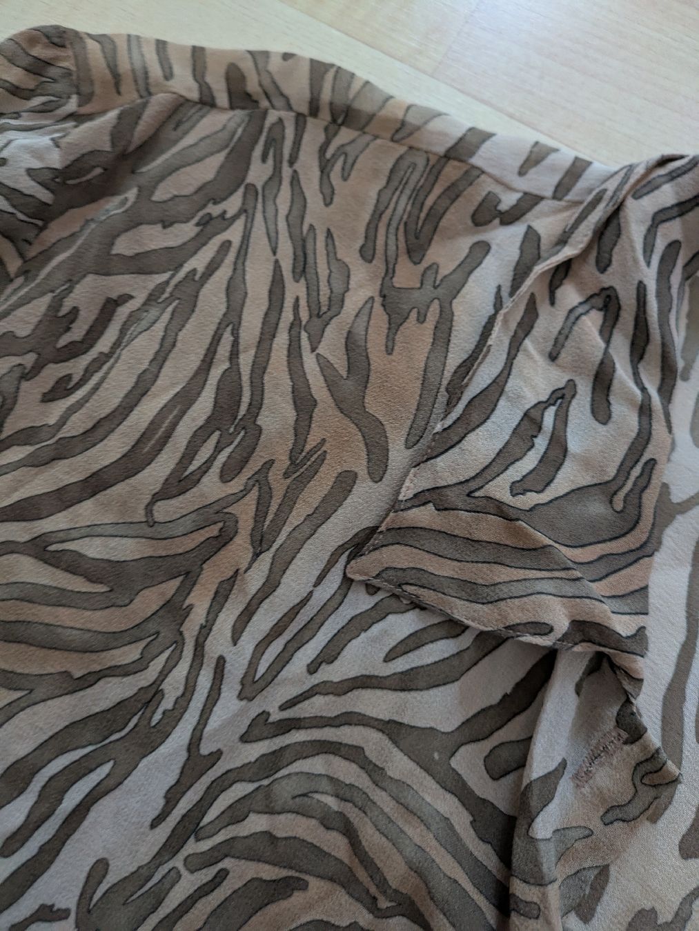 Camicette: Seidenbluse Sunny Leigh, Zebra-Muster, Gr. L – Usato da Rieden AG venduto da juliarieden 5
