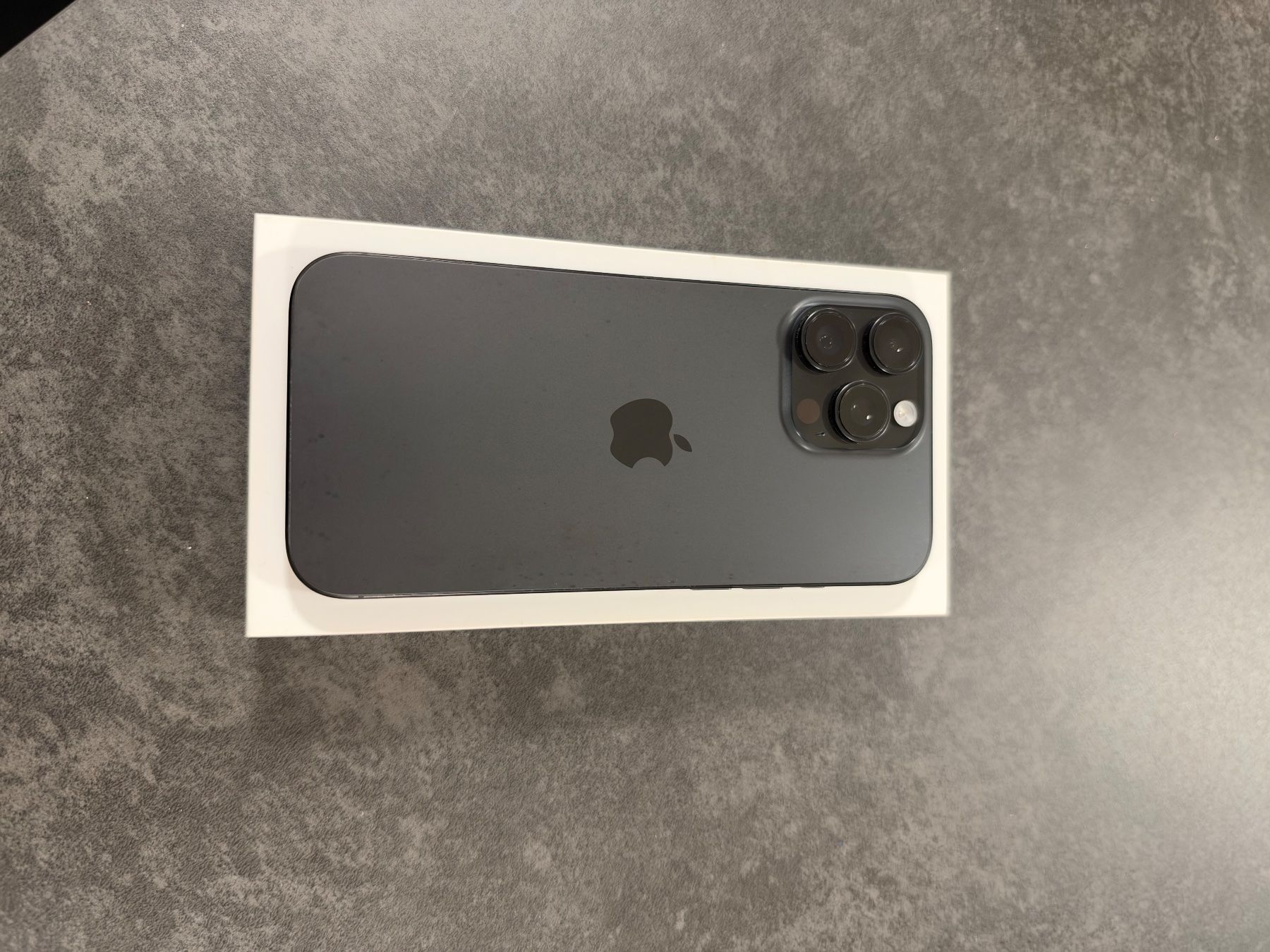 Apple Telefoni cellulari / Smartphones: Apple iPhone 16 Pro Max black Titanium 512GB – Usato da Genève venduto da mar_2mcz 1