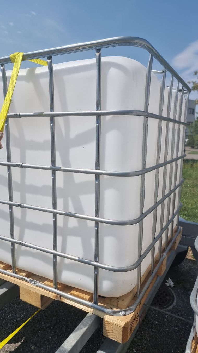 Tränken & Tröge: IBC Wassertank 1000l Wasserbehälter Regenwassertank Garten – Gebraucht aus Wettingen von ray_boccia 1