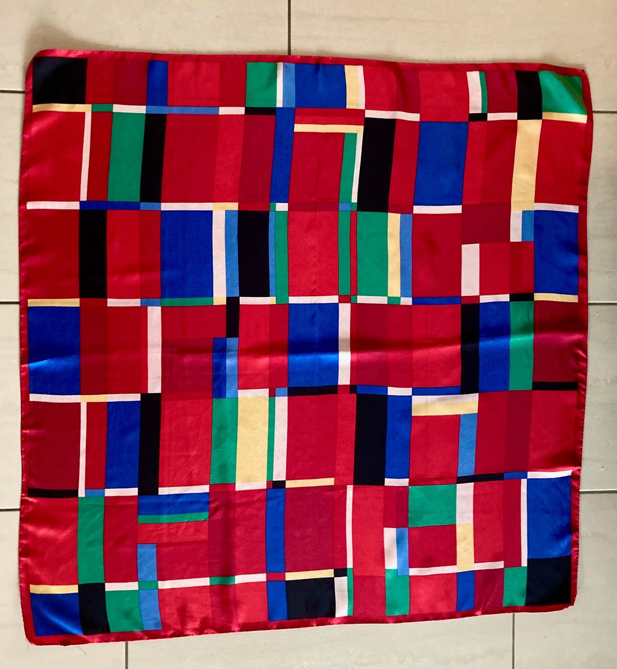 Foulard & Sciarpe: Seidentuch, bunt, geometrisches Muster, Vintage – Usato da Stetten AG venduto da Hanya