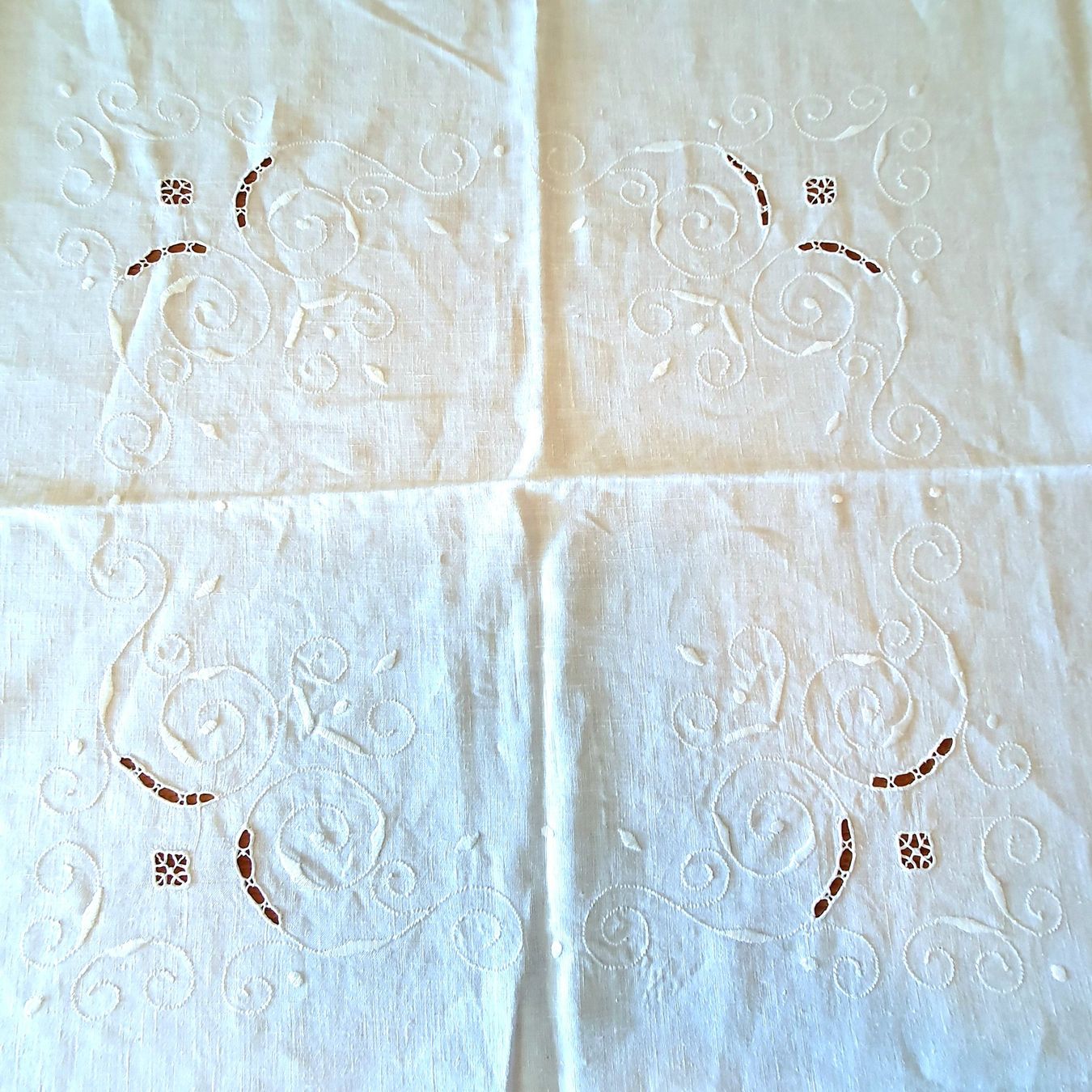 Altra biancheria da tavola: Ancienne nappe en lin, brodée main, 152 x 155 cm – Usato da Lausanne venduto da venise001 5