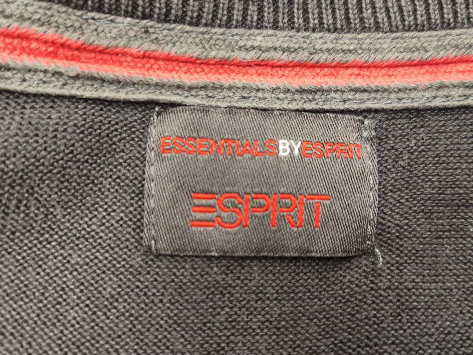 Esprit Maglioni & Felpe: Herren Pullover Esprit grau V-Ausschnitt Grösse XL – Usato da Emmetten venduto da SecondhandSiska 3