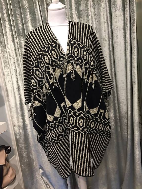 Jacken: Poncho,  Ethno Myae, Gr. M – Gebraucht aus Lyss von stubenwagen 1