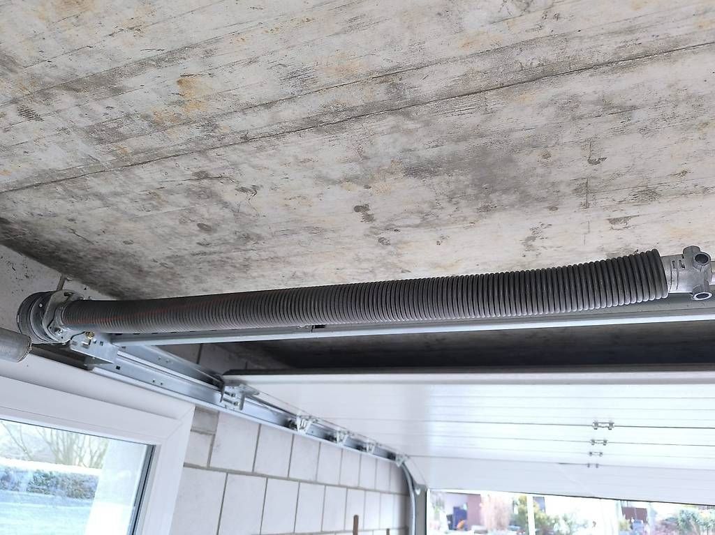 Porte: Une porte de garage sectionnelle de 5 m de large – Usato da Russy venduto da Guenefle 2