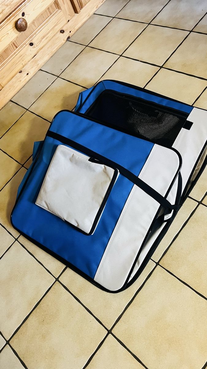 Cucce & Letti: Faltbare Hunde Transportbox / Campingbox – Usato da Hemberg venduto da Alpenrose961