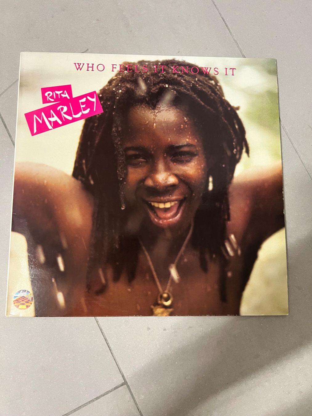 Dischi in vinile: Schallplatte / Rita Marley / Who feels it knows it – Usato da Freidorf TG venduto da sarotiko