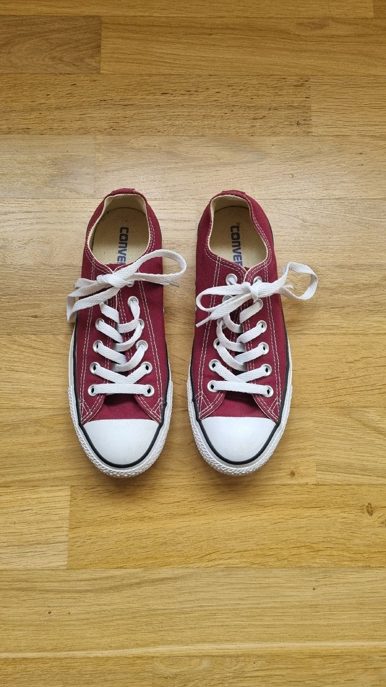 Converse Scarpe da donna: Bordeaux Converse All Star Sneaker, Grösse 37.5 – Nuovo (secondo la descrizione) da Huttwil venduto da c0lada