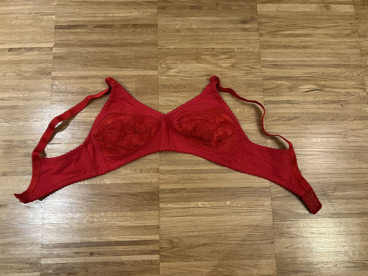 Sonstige Unterwäsche: Red bra – Neu (gemäss Beschreibung) aus Adliswil von Marjin