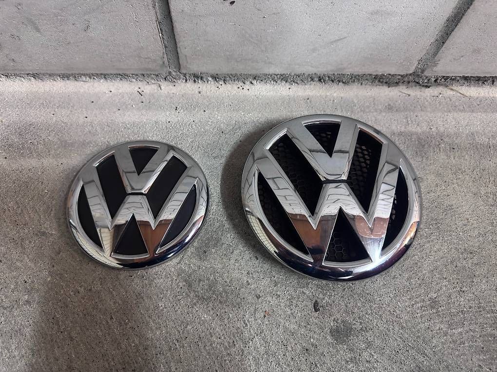 Tutti pezzi di ricambio auto: VW T5 Logo Emblem Set – Usato da Lostorf venduto da Supra_1990