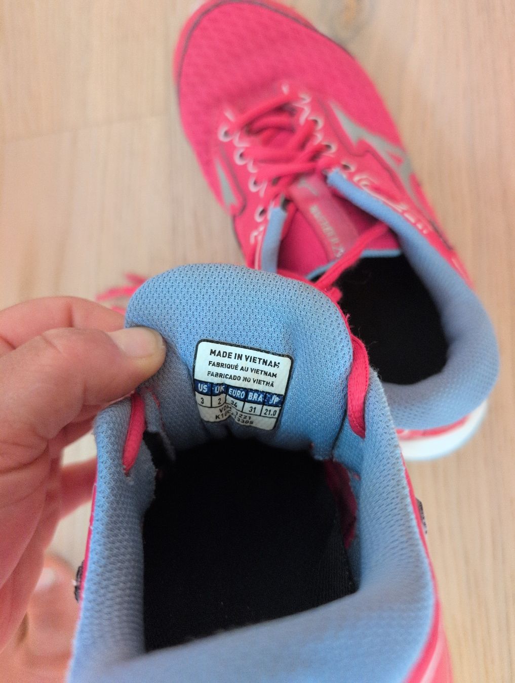 Schuhe für Mädchen: Turnschuhe waverider Gr 34 – Gebraucht aus Nods von BieneS 2
