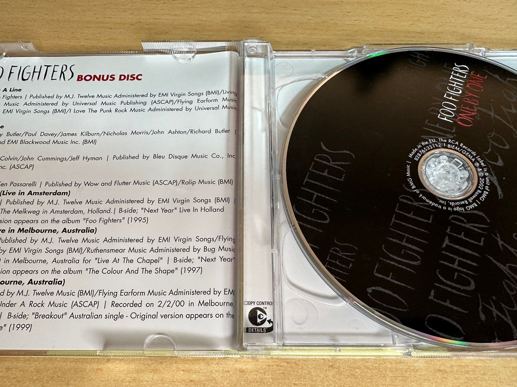 CD: L8 Foo Fighters – One By One - 2 CD – Usato da Rikon im Tösstal venduto da Alpenmutz 2