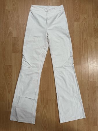 Damen Hose Stoffhose weiss ausgestelltes Bein Grösse S