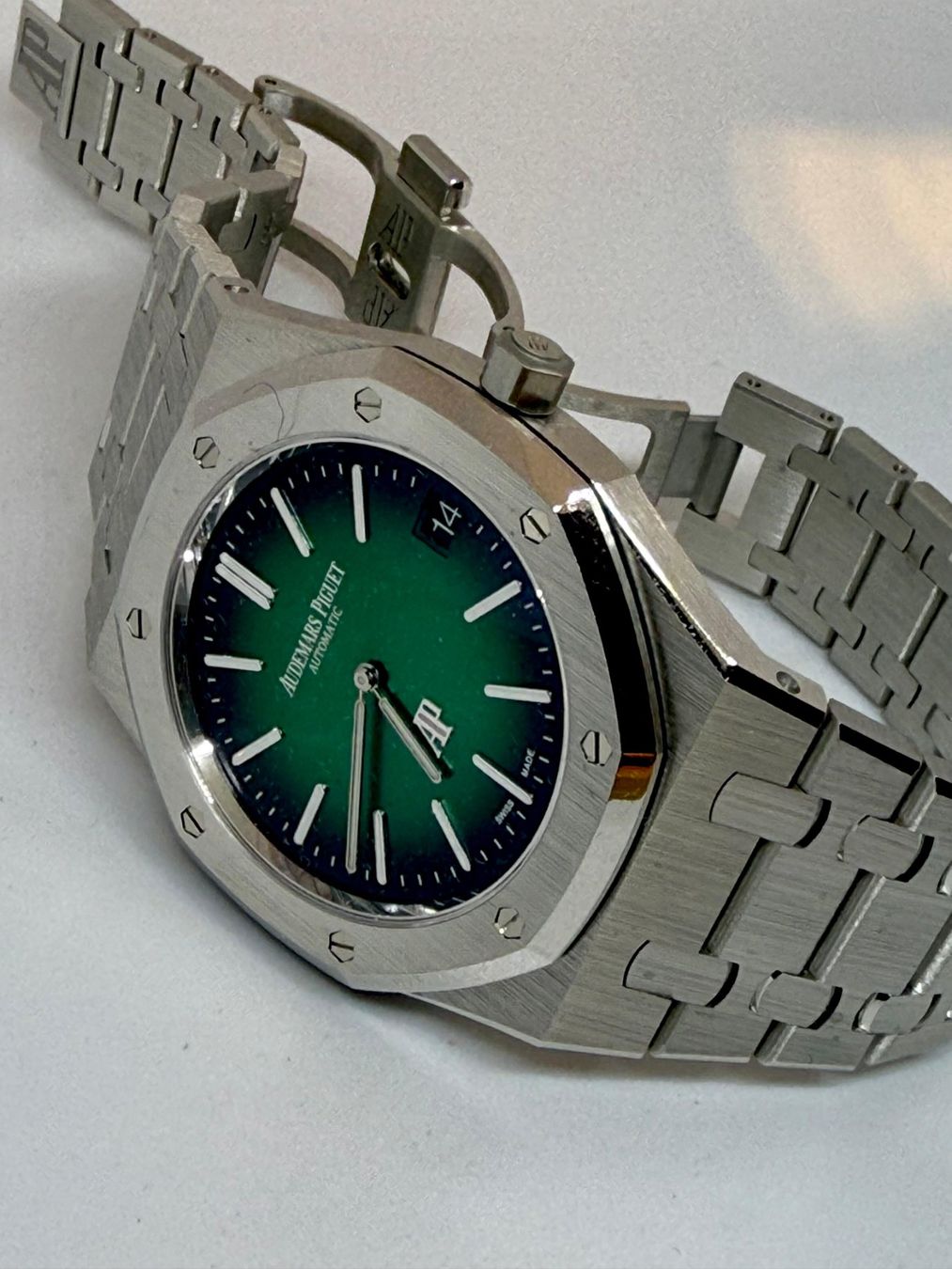Audemars Piguet Orologi: Audemars Piguet Royal Oak "Jumbo" Extra-Thin Smoked Green – Usato da Lugano venduto da Superstudiolugano 1