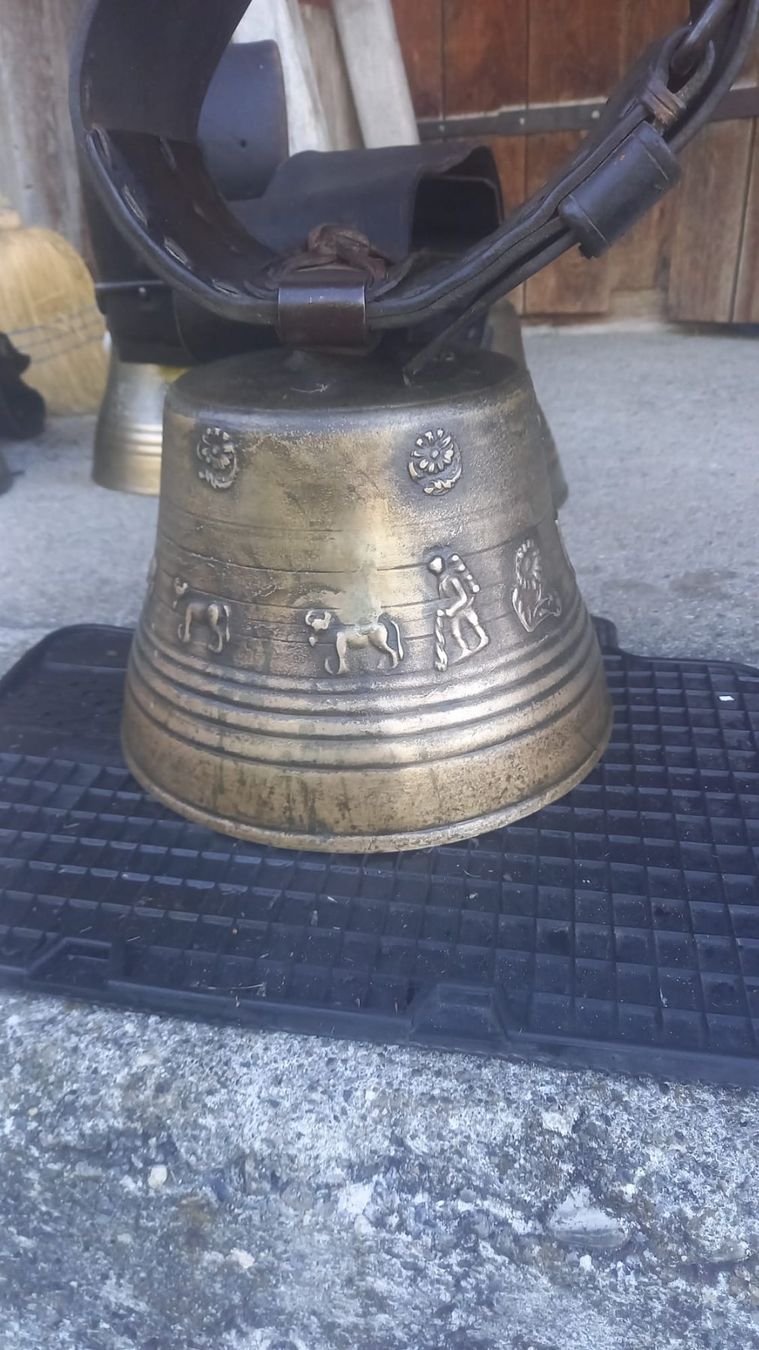 Glocken & Treicheln: Antike Glocke – Gebraucht aus Achseten von sma_659k 3
