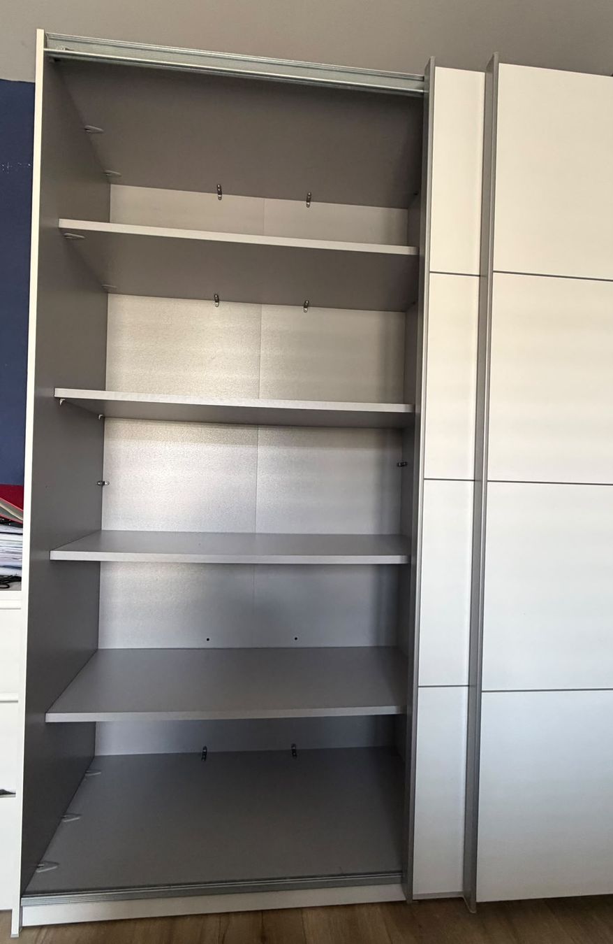 Armadi: Schwebetürenschrank weiss – Usato da Aadorf venduto da Debrunne 1