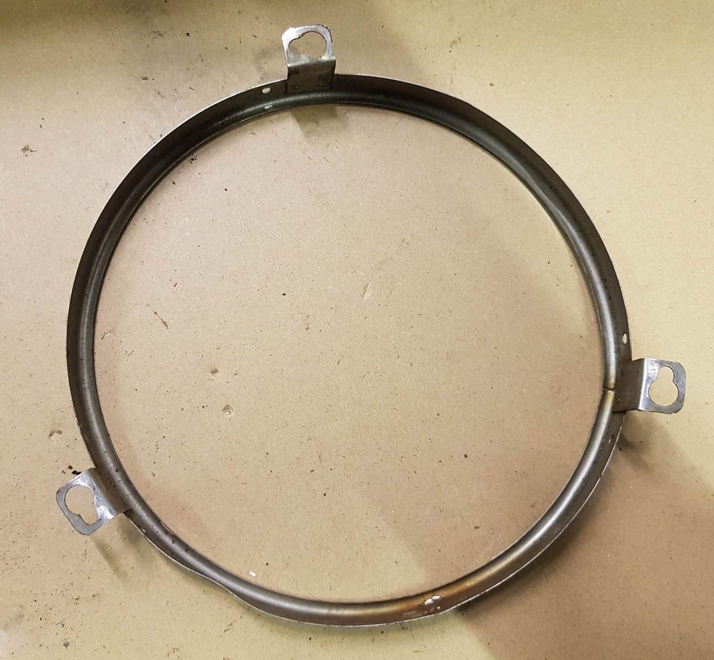 Chrysler Tutti pezzi di ricambio auto: Chrysler Valiant, Lampenring Halter – Usato da Niedergösgen venduto da usc_8qc6 1