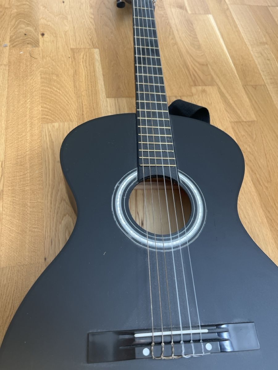 Strumenti musicali: Gitarre schwarz – Usato da Winterthur venduto da chi_tcv7 1