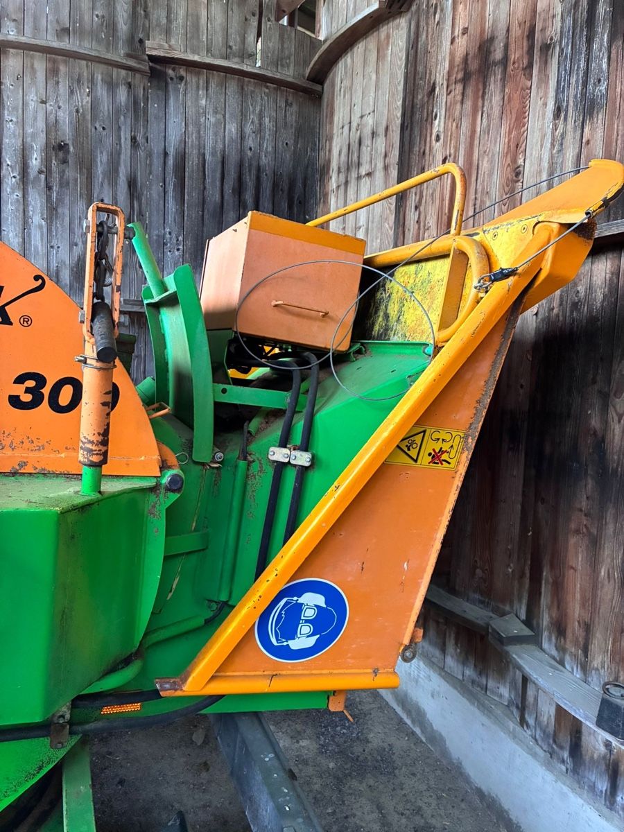 Tutte le macchine: Heizohack HM 6 300 Holzhäcksler / Hacker – Usato da Hinwil venduto da Samick 2