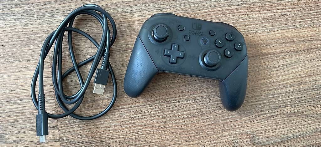 Controller: Nintendo Switch Pro Controller wie neu – Gebraucht aus Schaffhausen von man_bmn8 1