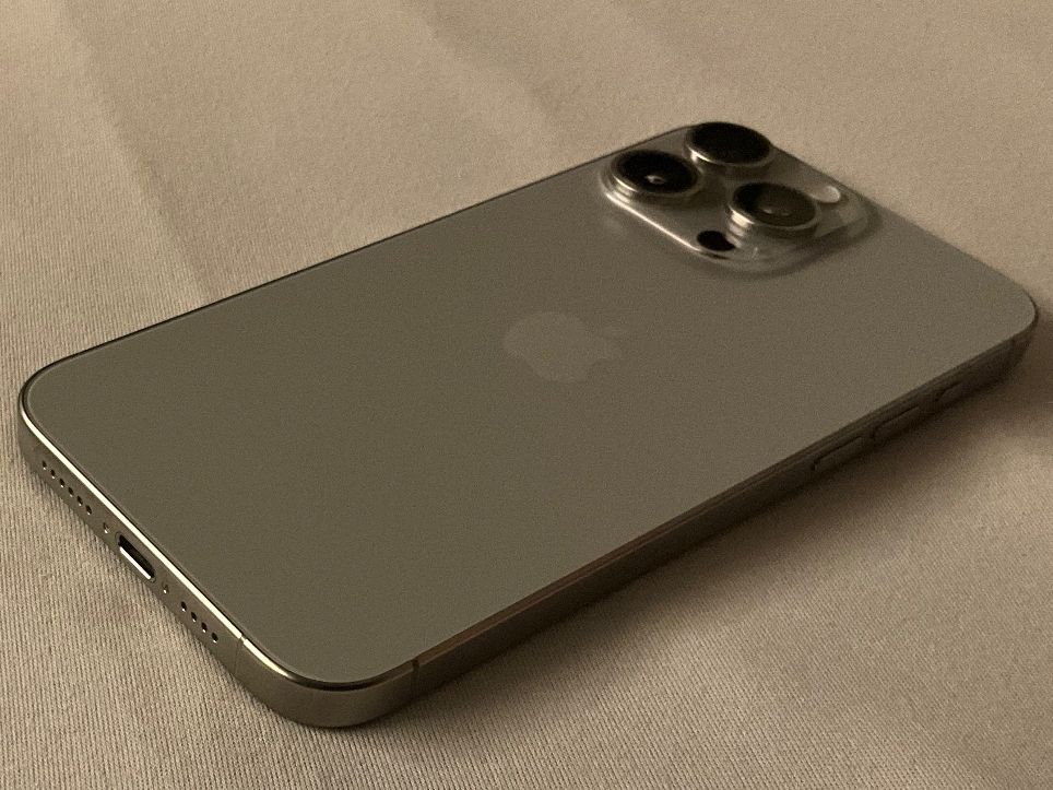 Apple Portables: iPhone 15 Pro Max 256GB | Titanium | Hülle | Privacy Screen – D'occasion à Wettingen par mar_dv76 3