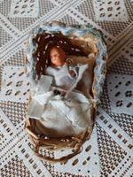 Sehr altes Puppenstubenwägeli mit Püppchen dazu