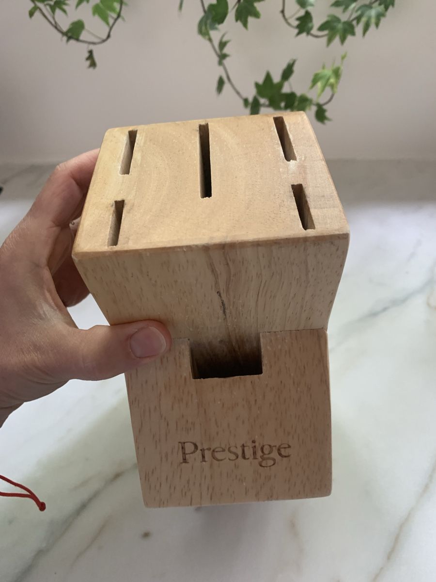 Coltelli: KITCHEN: Oak wood knives holder – Usato da Zürich venduto da Angela_Fashion_Lover 1