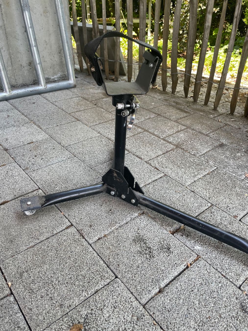 Sonstiges Tierzubehör: Hufbock – Neu (gemäss Beschreibung) aus Wetzikon ZH von han_8j58