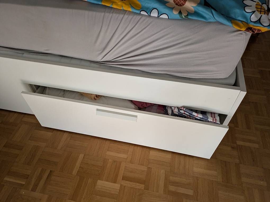 Letti: Ikea Bett mit viel Stauraum zu verschenken  – Usato da Luzern venduto da lfa_zlq5 2