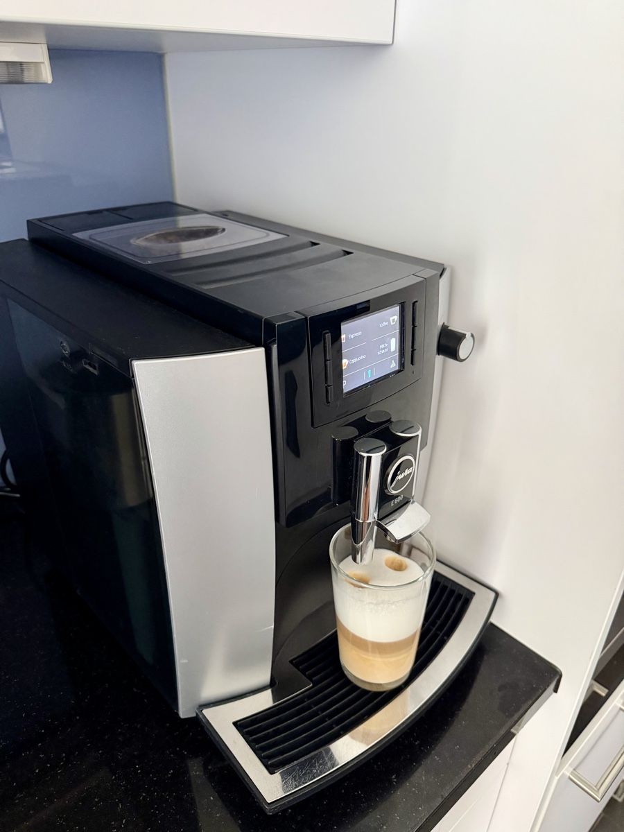 Jura Macchine per caffè & Macchine per espresso: Jura E600 Kaffeevollautomat – Usato da Zürich venduto da Brummer1988 2