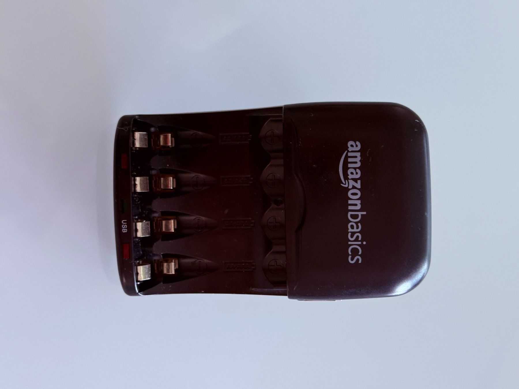 Caricatori & Batterie: AmazonBasics Batterie-Ladegerät Ni-MH B00751BWU – Usato da Zürich venduto da lach.richard