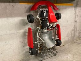 Ständer / Rollwagen für platzsparende Go-Kart Lagerung