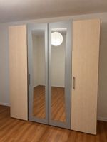 Kleiderschrank 4-tuerig mit Spiegel 