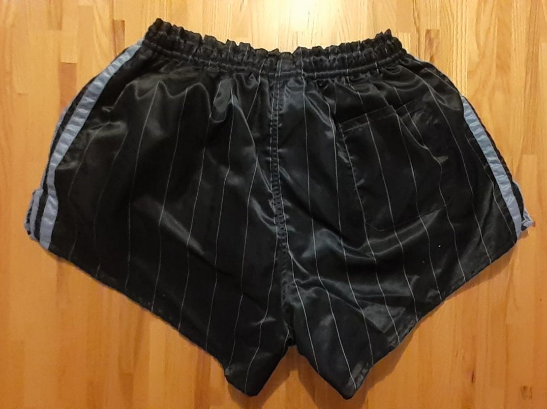 Adidas Hosen: ADIDAS Vintage Nylon Sprinter Shorts D7 – Gebraucht aus Appenzell von fibuking 2