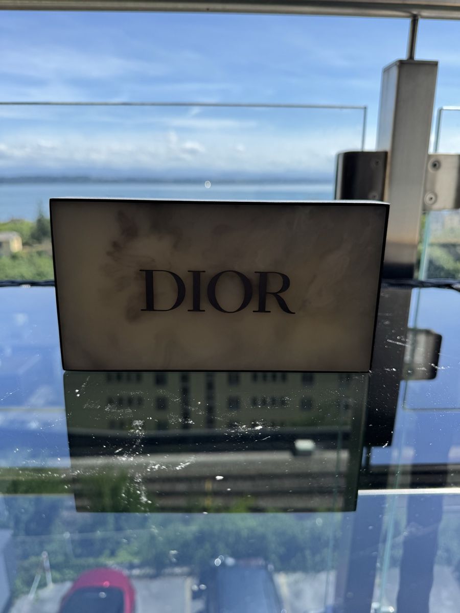 Tutte le decorazioni: Présentoir Dior effet marbre et métal – Nuovo e nell'imballaggio originale da Neuchatel venduto da mar_9blm 4