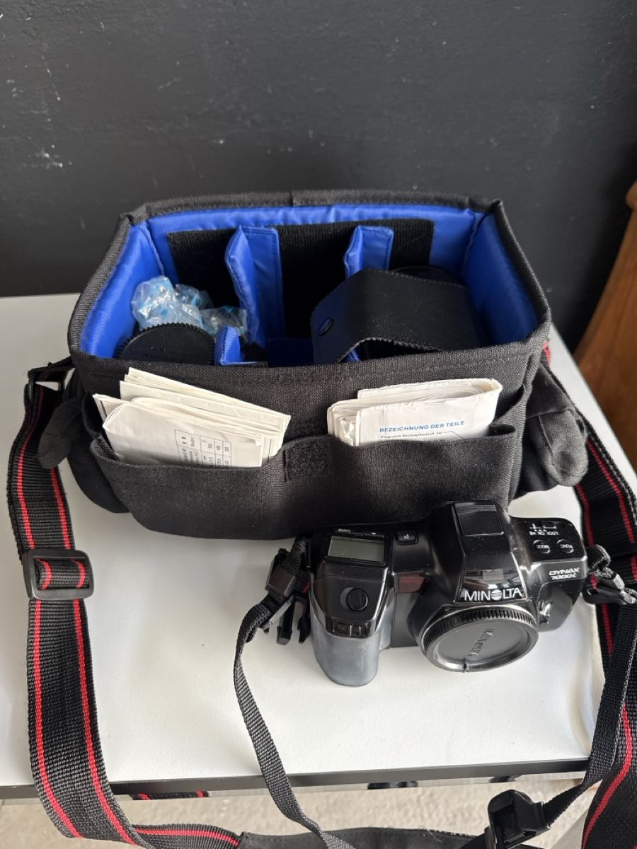 Minolta Fotocamera: Kameraset Minolta 500si, Objektive, Blitz, Tasche – Usato da Näfels venduto da Meelis
