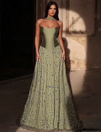 Abendkleid grün mit Perlen und Pailletten
