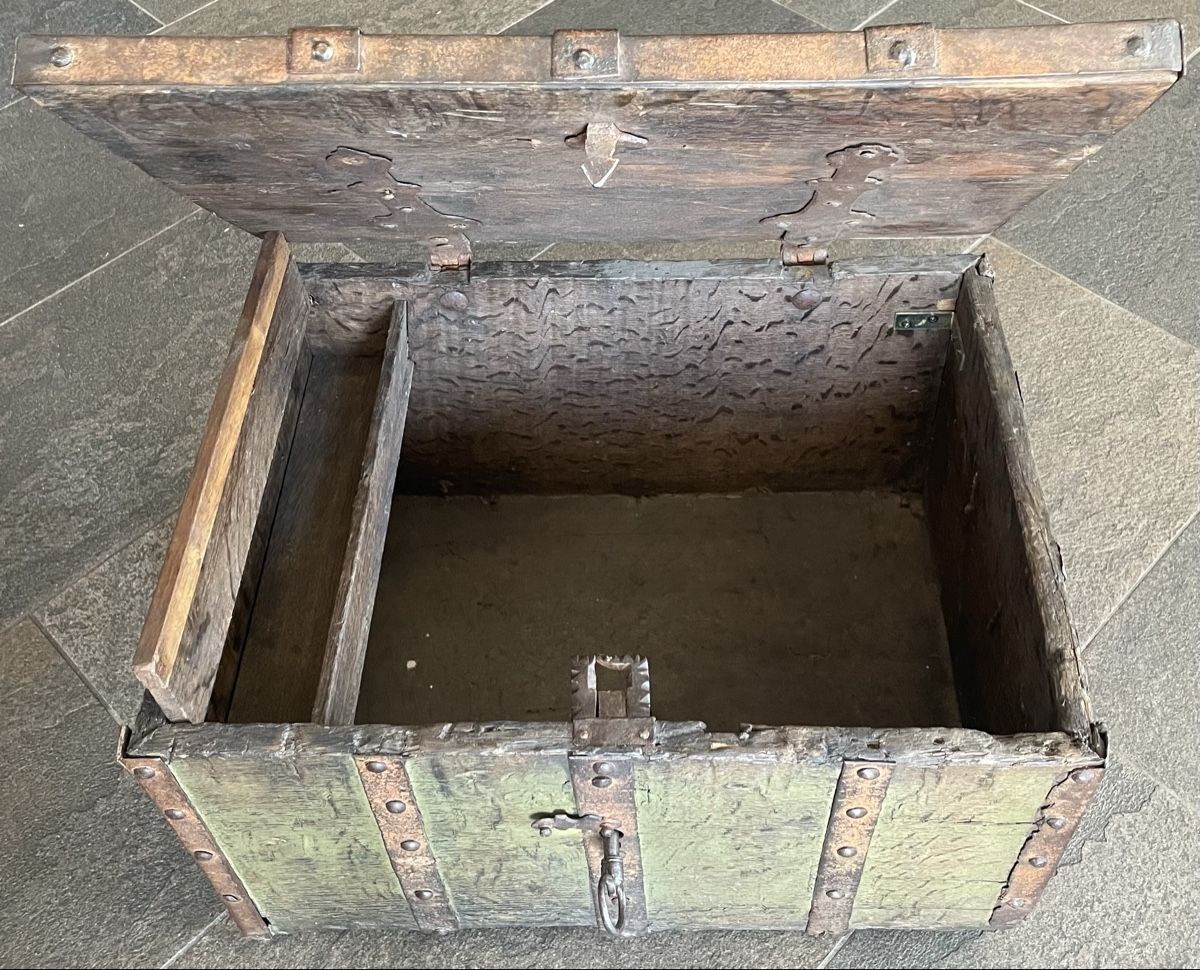 Coffres: Antik Truhe Kriegskasse – D'occasion à Rorschacherberg par farmer61 7
