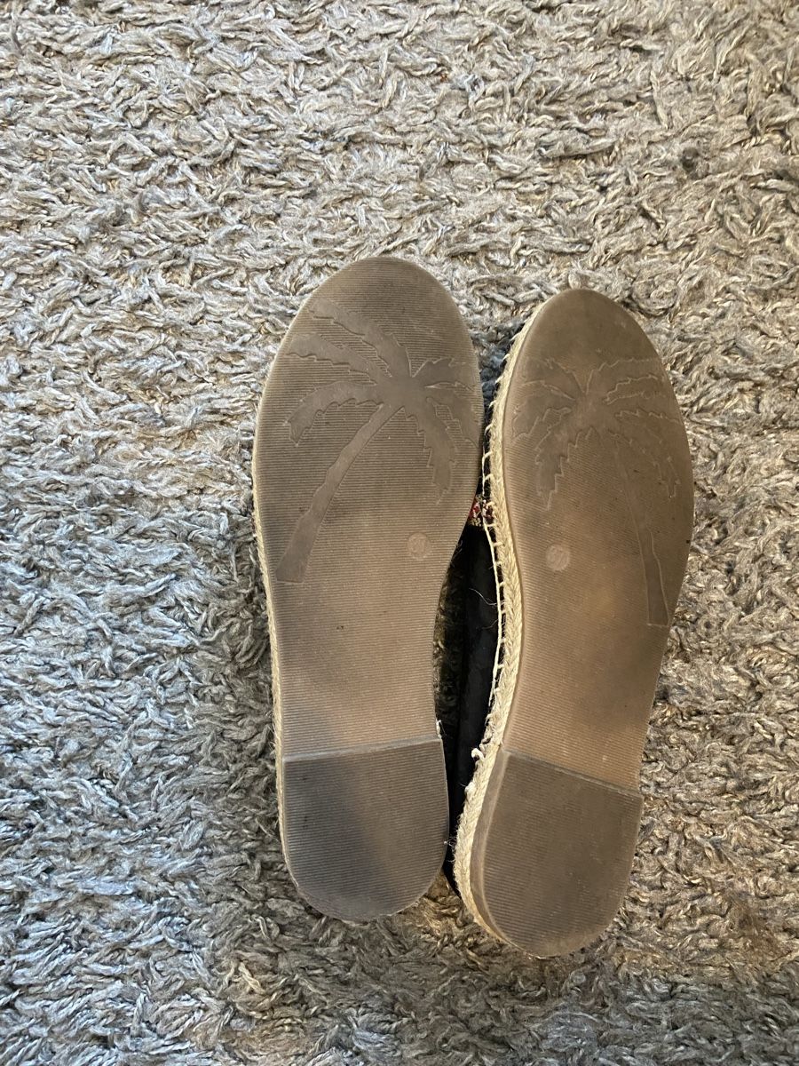 Damenschuhe: Schwarze Espadrilles mit Münzen, Grösse 37 – Gebraucht aus Bern von rah_fpy5 3